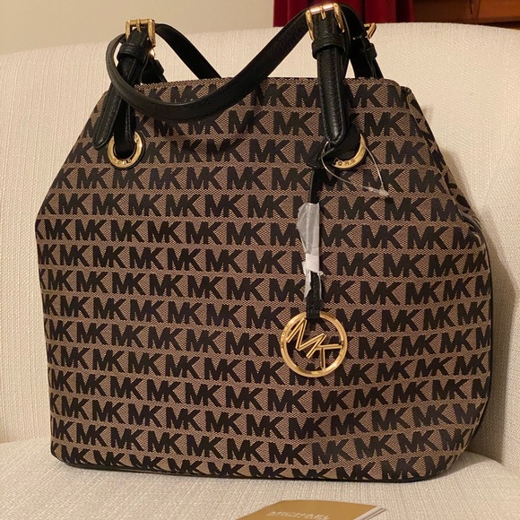 Michael Kors Handbags - Michael Kors Jet Set Grab Tote Bag